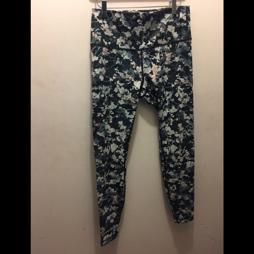 - Lululemon Multi-Color Wunderunder Leggings - image 1